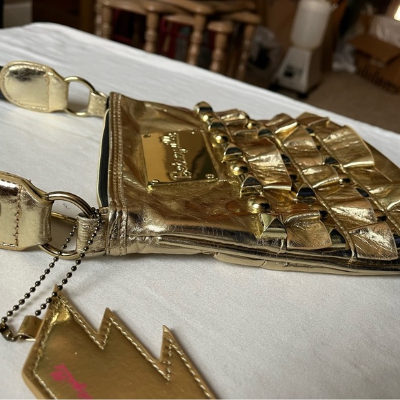 Betsey Johnson Betseyville Ruf Love Crossbody Handbag in Gold with Black accents - Picture 3 of 13